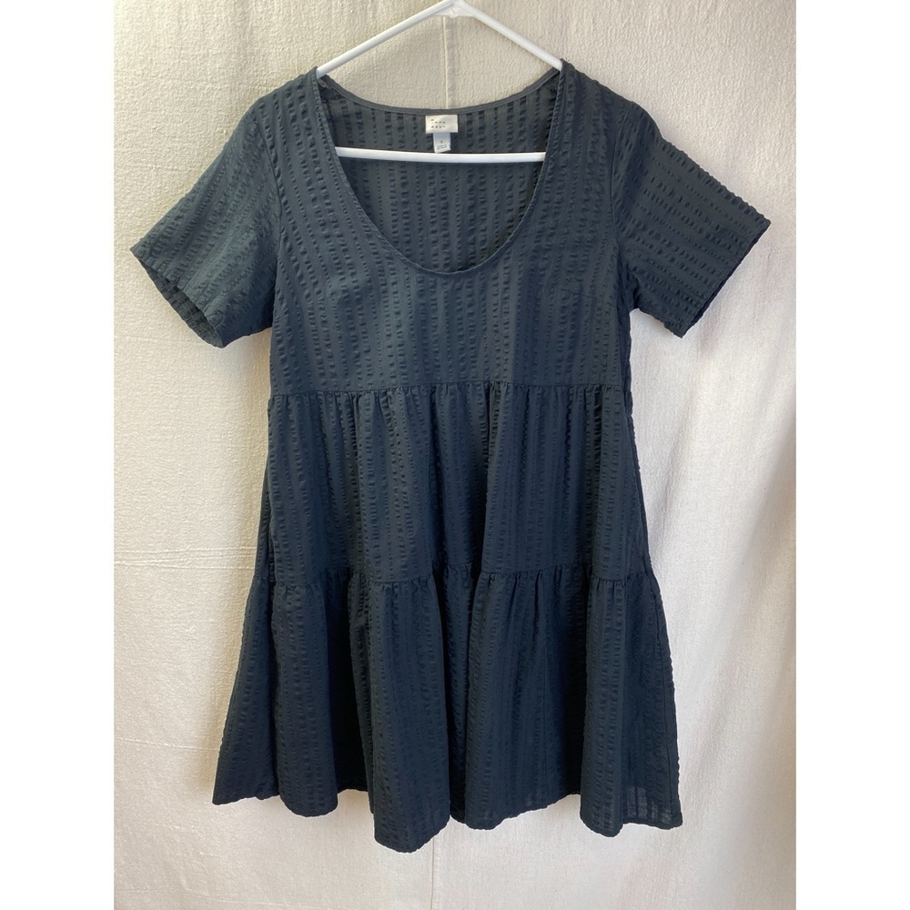 Black tiered short sleeve mini dress, women’s S W pockets!